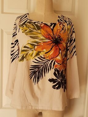 Women's Cream Floral Print Long Sleeve Top Size Medium